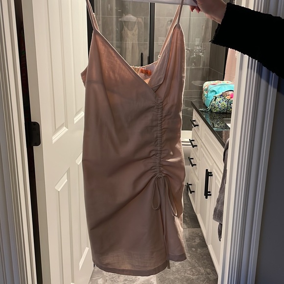 Cute, summer, casual dress. Only worn twice to graduation and Sorority rush. - Picture 3 of 4